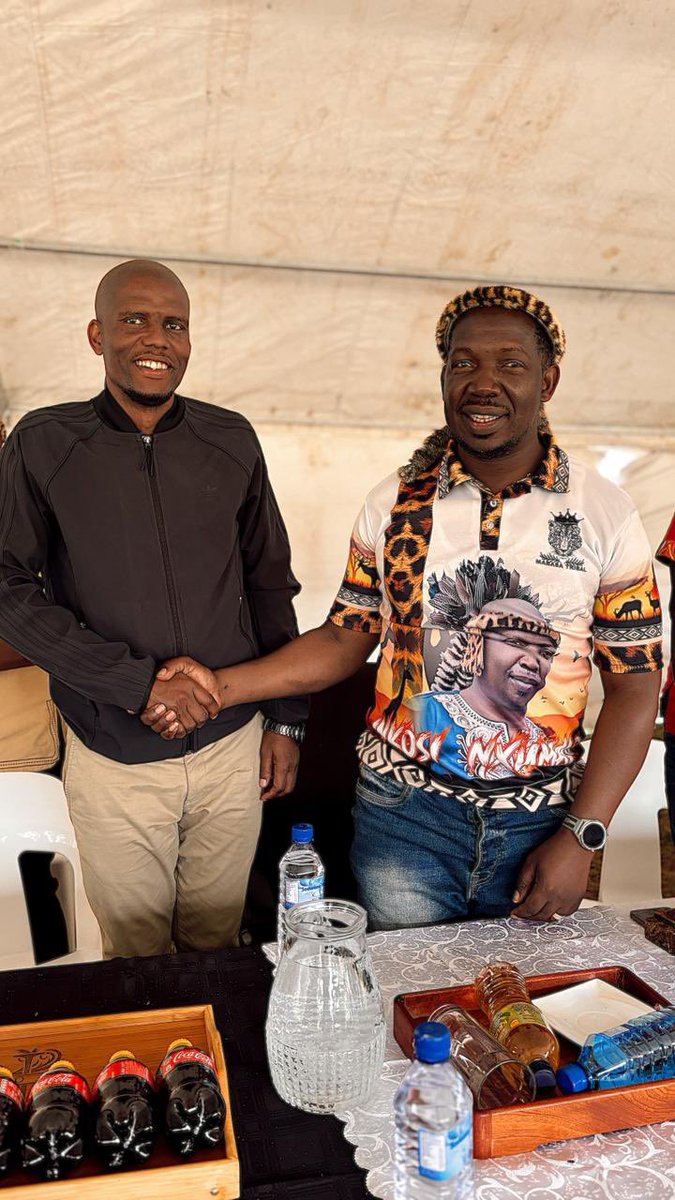 DA_KZN's tweet photo. The Provincial Leader, Sithembiso Ngema together with DA councillors and activists today met with iNkosi Nxumalo and Izinduna in Mbazwana as we continue to engage traditional leadership in order to advance development and improve the lives of communities across KwaZulu-Natal. https://t.co/qmiy5RCeBi