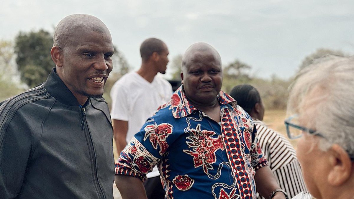 DA_KZN's tweet photo. The Provincial Leader, Sithembiso Ngema together with DA councillors and activists today met with iNkosi Nxumalo and Izinduna in Mbazwana as we continue to engage traditional leadership in order to advance development and improve the lives of communities across KwaZulu-Natal. https://t.co/qmiy5RCeBi