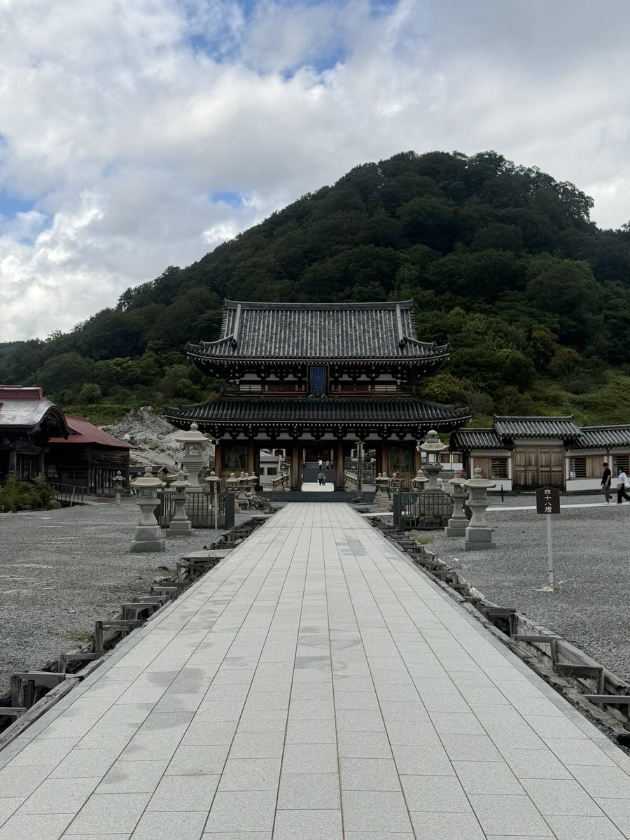 Hachin88's tweet photo. 恐山に行ってきた https://t.co/4BgUFdNH0V