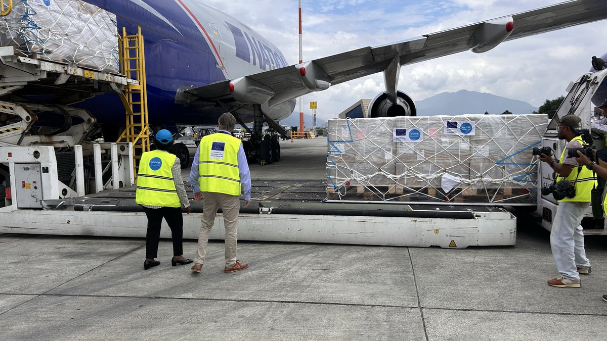 hadjalahbib's tweet photo. An EU-funded humanitarian flight has just reached Nepal, with over 80 tonnes of supplies from EU’s stocks 🇪🇺🇳🇵

With this shipment, @UNICEF expects to support up to 420 000 people with relief items, from health &amp; water &amp; sanitation material to school supplies.

#EUSolidarity https://t.co/zL3Xp7T9Jd