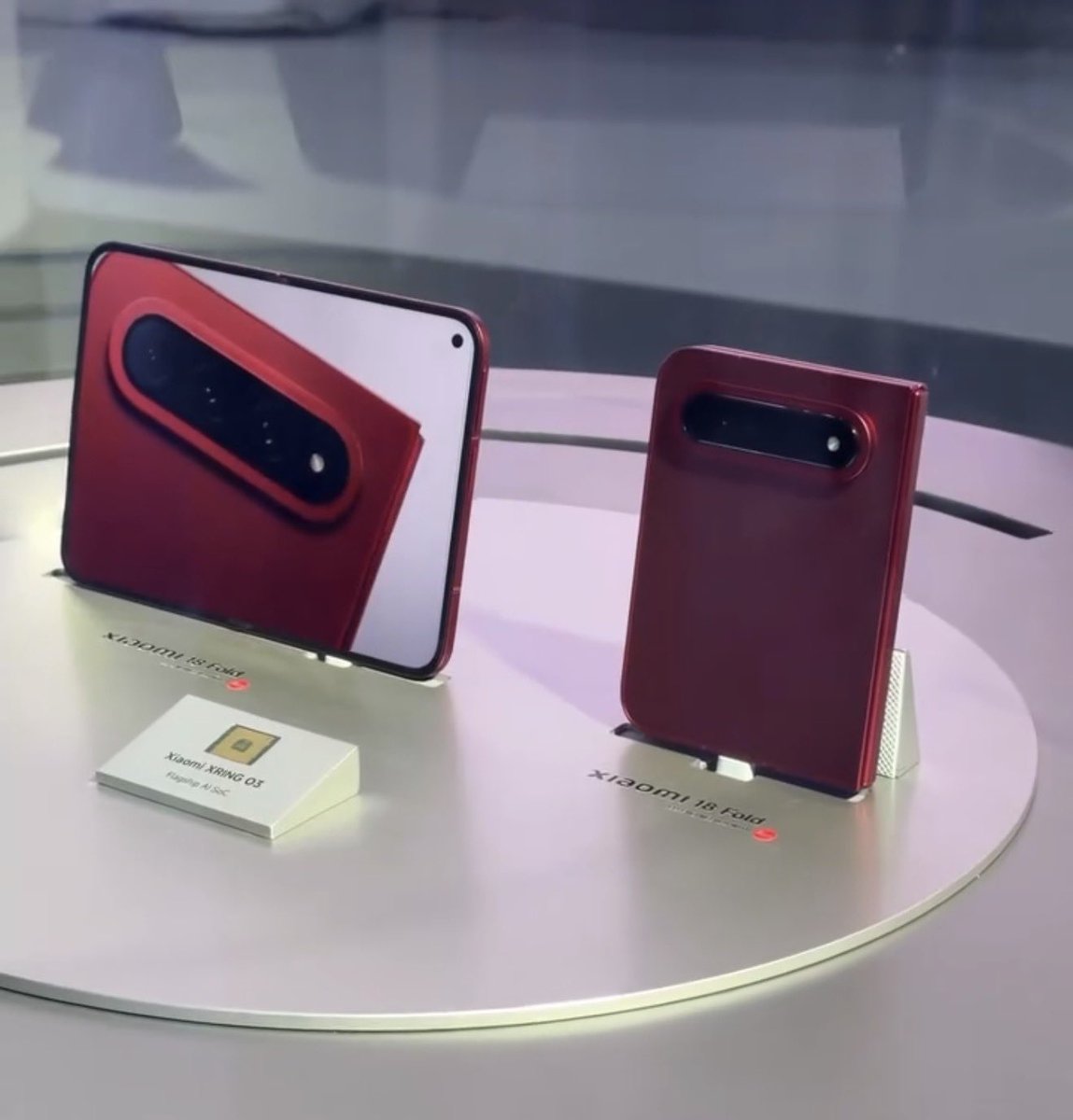 lucacroccotech's tweet photo. Xiaomi 18 Fold - IFA 2026! 🔥
#lucacrocco #tecnologia #ifa #xiaomifold #xiaomi https://t.co/ZxGpTE00lF
