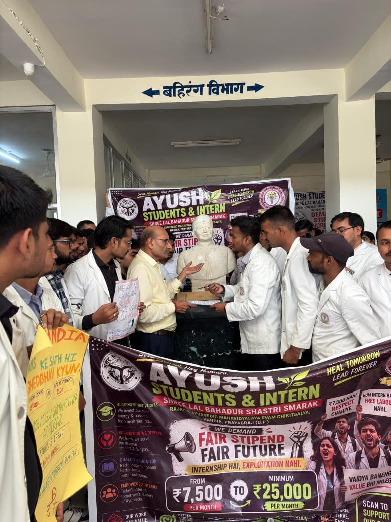 Nirbhayanandya2's tweet photo. 15 years stuck at ₹7500 for AYUSH interns! Bihar, Delhi pay ₹25k+, UP pays just ₹250/day. Stop this exploitation. Hike stipend to ₹25,000 now. @PragyaLive @TheNewspinch @JagranNews @CMOfficeUP #25kforAYUSH #hikeAYUSHstipend #AYUSHInternsUP https://t.co/YldodF3CoB