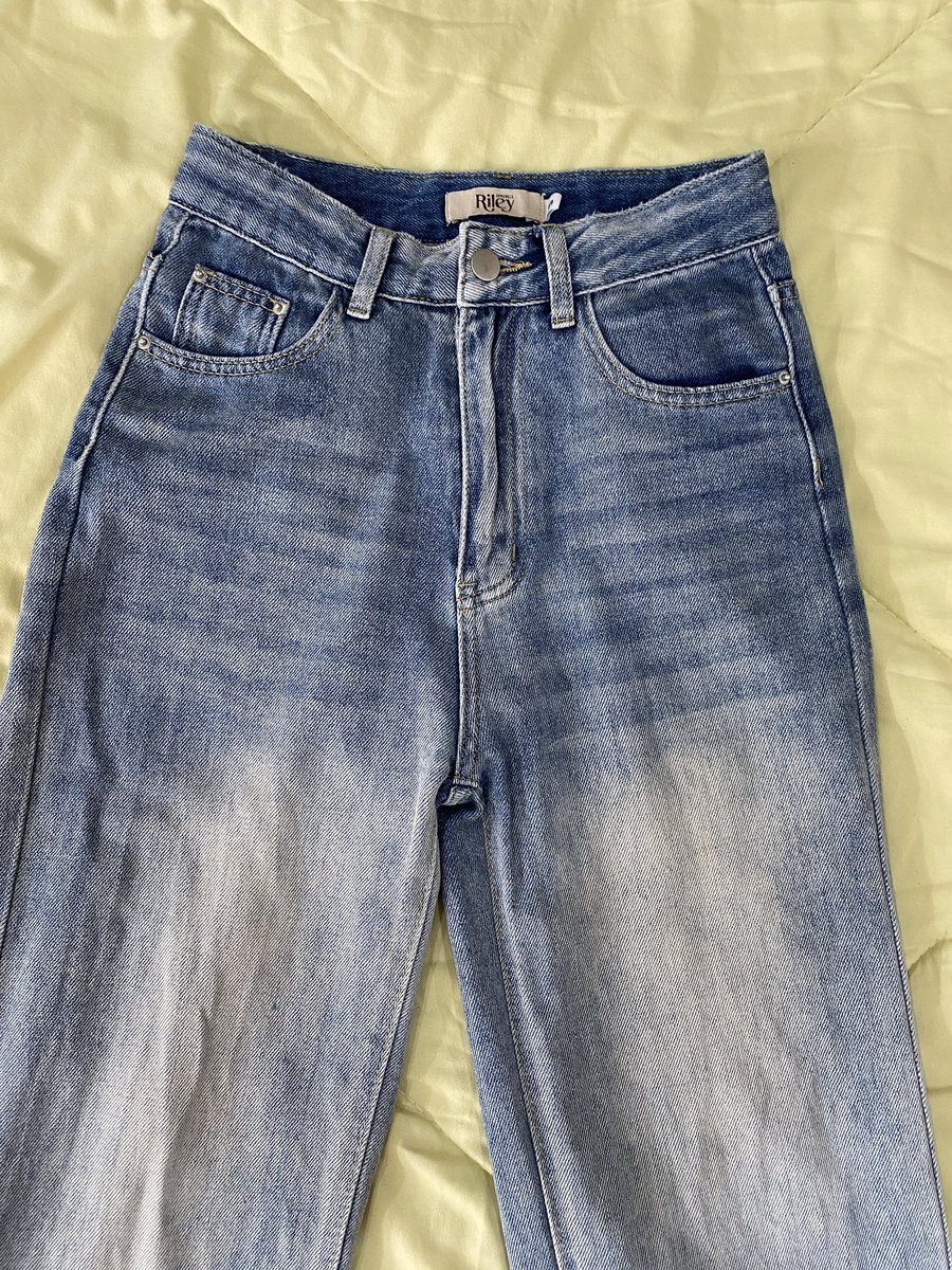 yeppeuntx's tweet photo. กางเกงยีนส์ Riley Seoul jeans
สี Fade blue jean
👉🏻ราคา 300 บาท👈🏻 
Size S เอว 24-25“ ยาว 39.5”
สะโพก 34-35“
#ส่งต่อriley #ส่งต่อrileyapparels #ส่งต่อกางเกงยีนส์ #กางเกงยีนส์ #กางเกงยีนส์มือสอง #ส่งต่อเสื้อผ้ามือสอง https://t.co/hFFf9u0Xzl