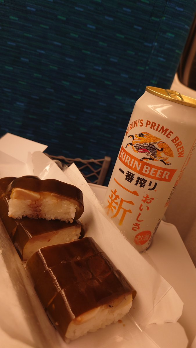 Anytime_Santa's tweet photo. 今回の香川出張やっと終わって新幹線で帰路🚄
6時間半弱😱まだまだ遠い💦
時間的に久しぶりのALL陸路😆
#岡山サバ寿司 https://t.co/TwF8YVuZ3N