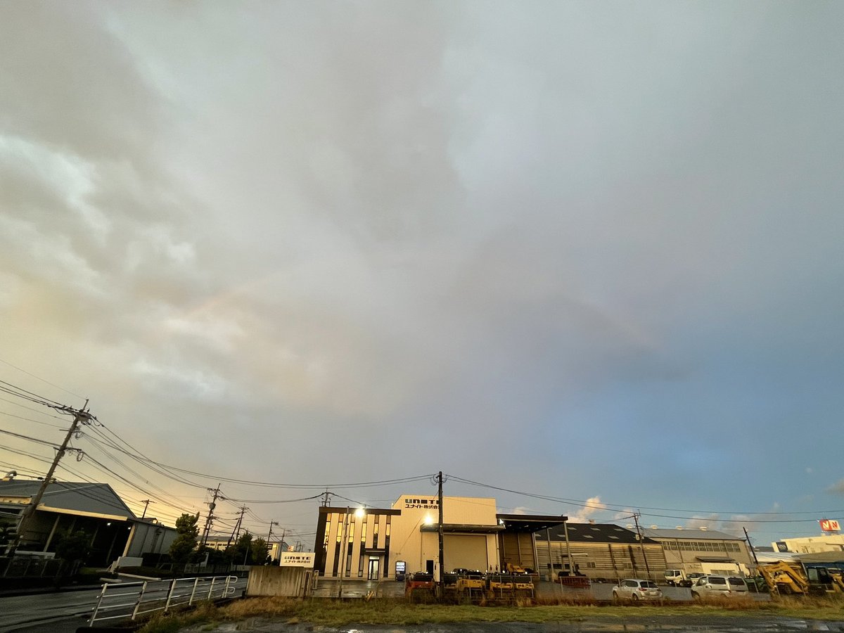 ikue0715's tweet photo. @mura3__ 今日も薄らと出てるよ🌈 https://t.co/8TcGcFyUrI