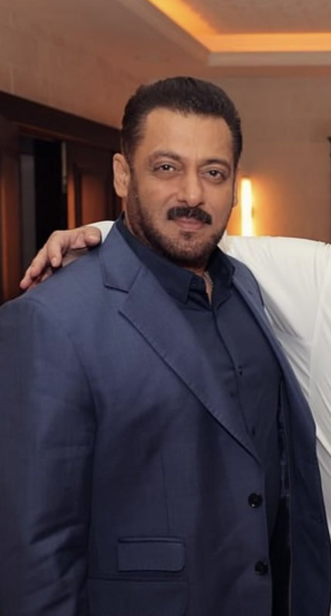 salmancore's tweet photo. #SalmanKhan at 60 &amp;
#ShahRukhKhan at 60
IN THE SAME FRAME 👍🏼 https://t.co/iDb6viZXLe
