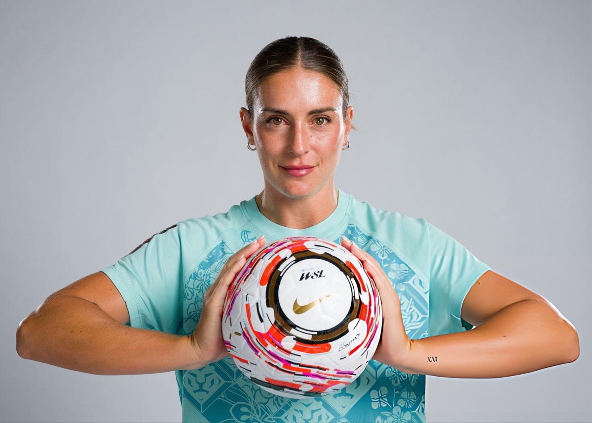 jlcats_'s tweet photo. 🚨 BREAKING: Alexia Putellas has acquired the rights to broadcast the WSL in Spain via YouTube 🇪🇸📺

The rights are for her new channel, ElevenTV!! which will have exclusive rights to air one game per matchweek, as reported by @bendavidjacobs.

The first game to be broadcast will be London City Lionesses vs. Manchester United tonight, where Alexia could make her debut.