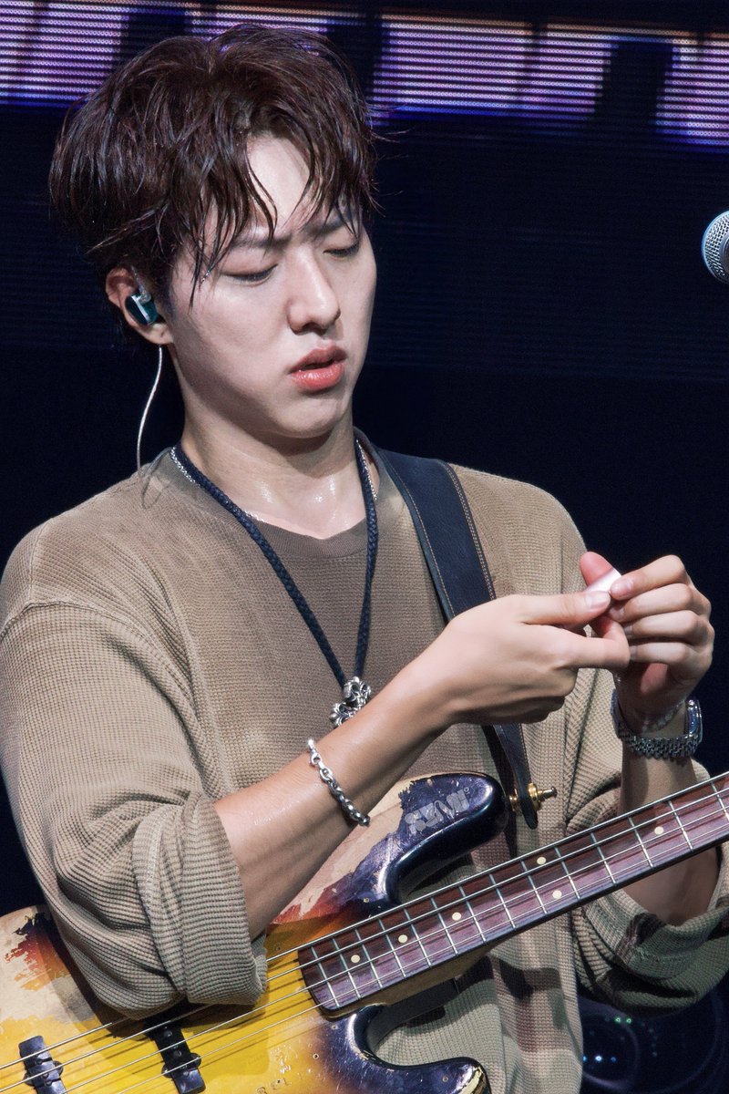 _codesync's tweet photo. 260830 FNC BAND KINGDOM 2026 IN MACAU Day2

@MentalShin 
#이정신 #LEEJUNGSHIN #JUNGSHIN 
#씨엔블루 #CNBLUE https://t.co/ghz3JZnCE9