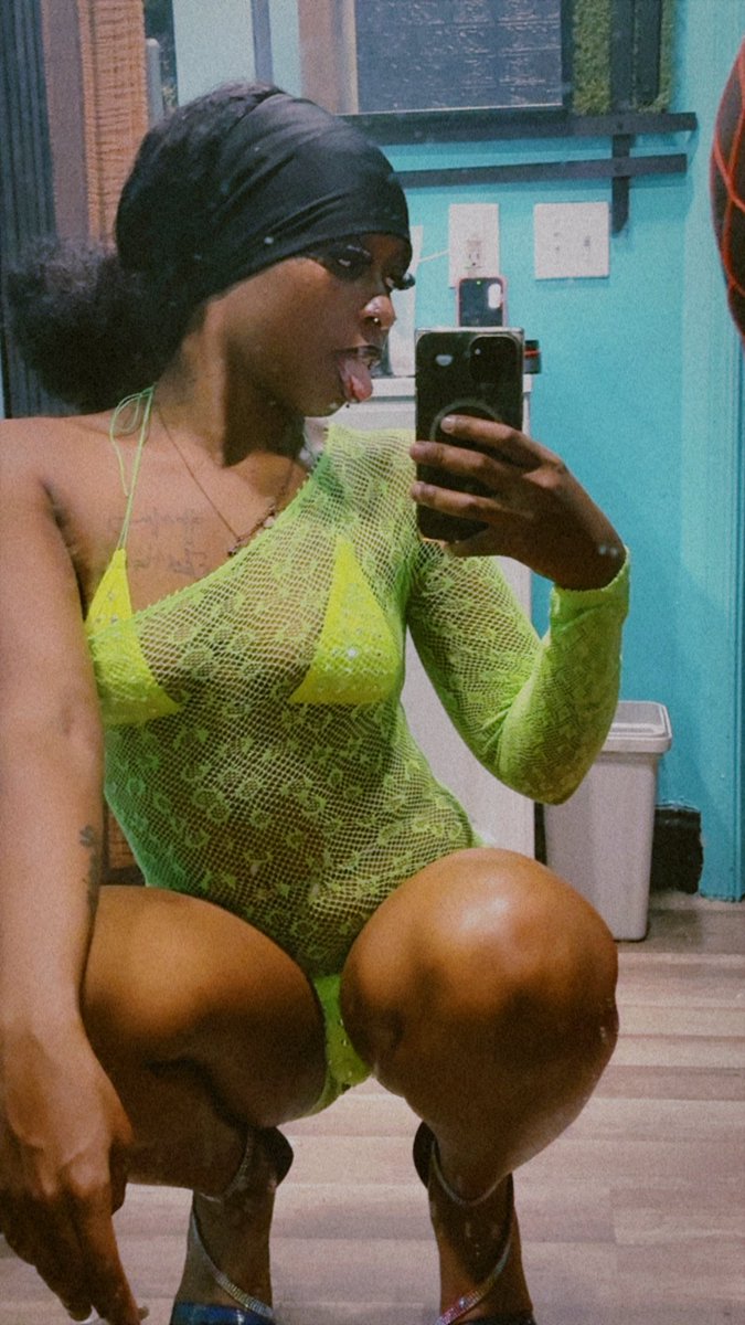 slutsluvfiji's tweet photo. 💚. https://t.co/VuZpD2MyVy