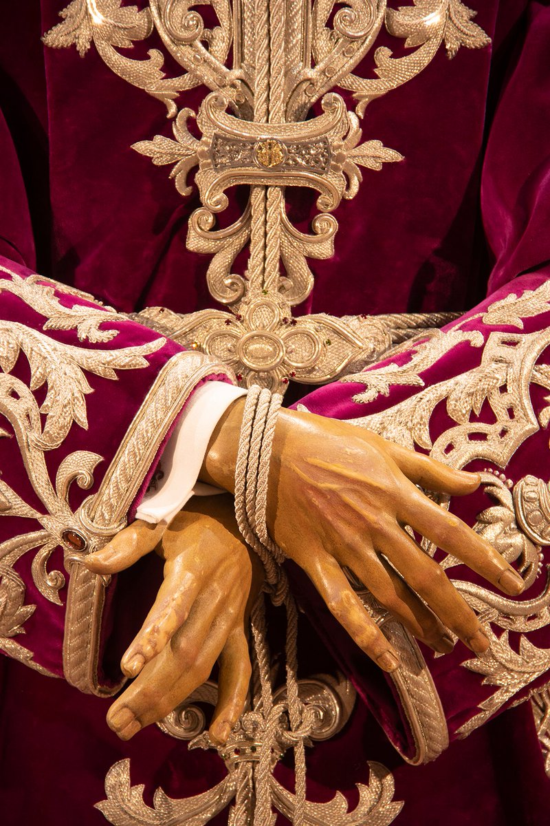 Hdad_Macarena's tweet photo. 🟣  BESAMANOS | Concluye una jornada de oración y devoción junto a Nuestro Padre Jesús de la Sentencia. Le pedimos que escuche nuestras plegarias y nos conceda la fortaleza necesaria para seguir caminando a su lado.

📸 @manuel_bgalvz / Antonio Beltrán https://t.co/TZb3vBMBZQ
