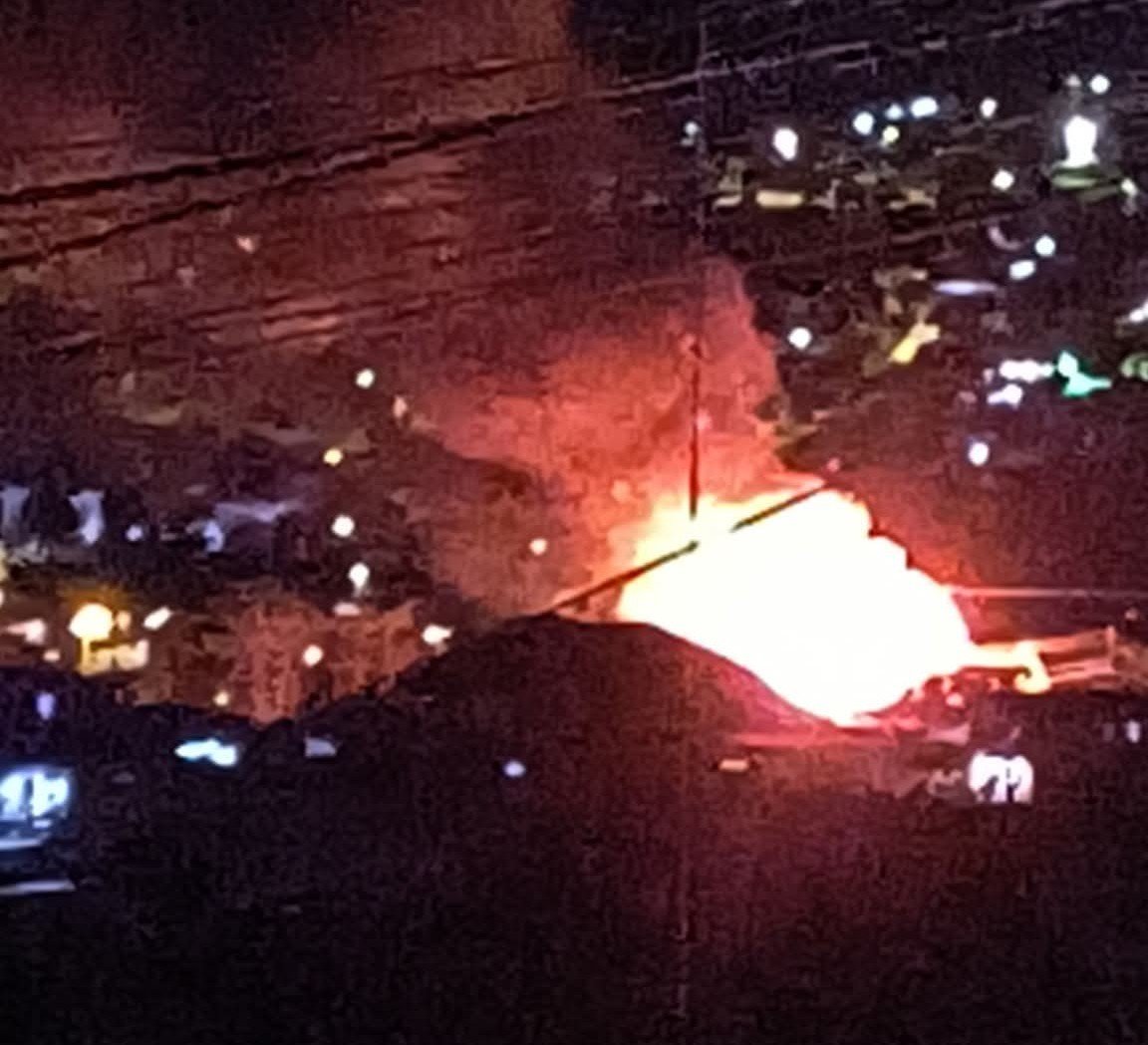 alertabreak's tweet photo. @CBVM132 🔴 ACTUALIZACIÓN | Viña del Mar Sigue en segunda alarma el incendio estructural en Heriberto Rojas con Los Almendros, Achupallas. Hay propagación a otras viviendas y Bomberos @bomberosvina
 suma más unidades. #Incendio #Achupallas #ViñadelMar https://t.co/7g4c6o8BVz