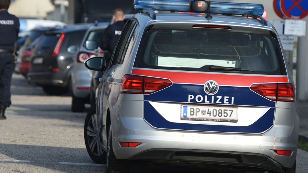 Heute_at's tweet photo. Pornokeller in Familienhaus – Polizei nimmt Kinder ab!