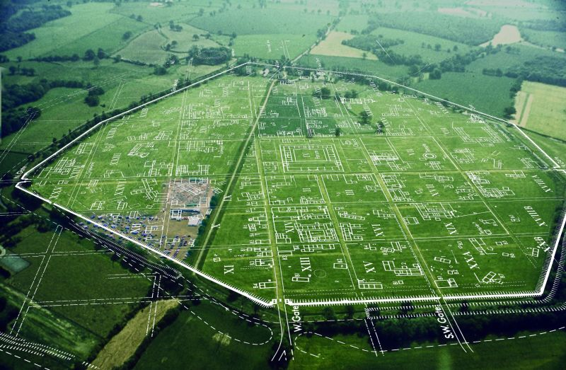 RomanBritainHQ's tweet photo. Rome redrew Silchester’s streets — but one household rebuilt at a 45-degree angle to the new grid.

I researched and selected this aerial because I love what the excavation beneath it does to the tidy idea that Roman rule simply swept the old town away.

Before the conquest, Calleva already had its own streets and plots. In Insula IX, the new Roman grid cut across that older layout, yet the property boundaries survived. Builders put up a kitchen, town-house and roundhouse on the old line, while a shop faced the new street.

That amazes me more than a perfectly straight Roman road. Rome changed how this household met the town, but it did not wipe its older way of organising home and work clean.
