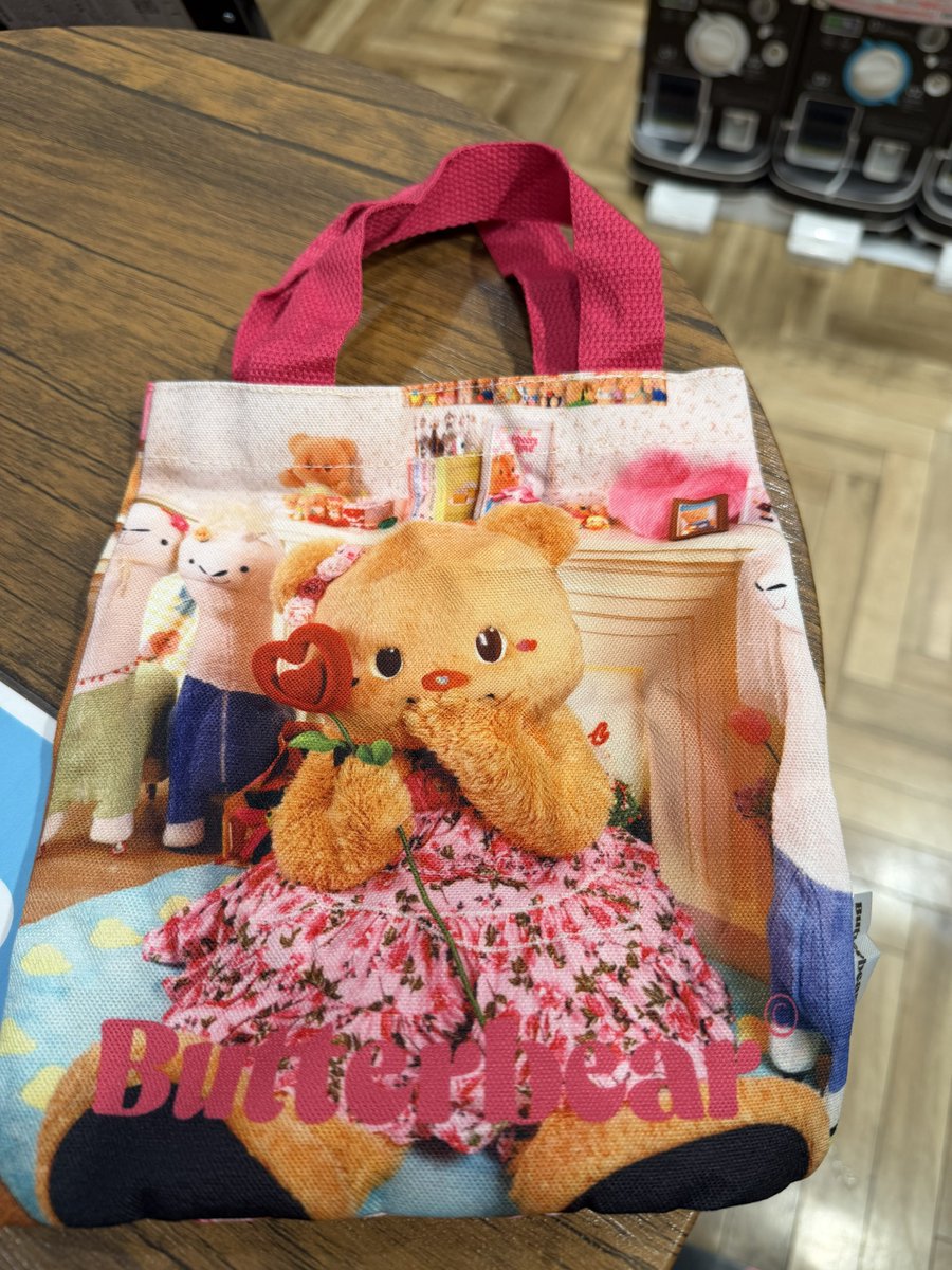 fuwa0055's tweet photo. 可愛いー🧸💕
この為に猛ダッシュ🏃‍♀️💨
#butterbear https://t.co/DzQWPvnB42