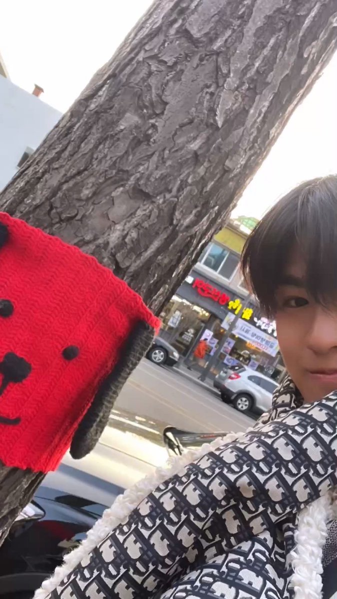 lovinchhichi's tweet photo. ปกติน้องจินไม่เคยหายจากโซเชียล ㅠㅠㅠㅠㅠ แต่รอบนิน้องเงียบไปเลย ไม่ชิน 😭😭5555555 แต่ก้แสดงว่าจินวุคกำลังใช้เวลาพักผ่อนอย่างเต้มที่แบบเด้กวัยรุ่นคนนึง ใช้เวลาวันหยุดให้สนุกน้า 🤲🏻😸💘 https://t.co/A4zVSD6Q1H
