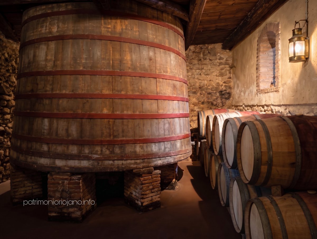 PatrimonioRioja's tweet photo. Tinas y cubas.
Calados y bodegas.
Los espacios tradicionales de elaboración y conservación del Rioja.
Desde Tudelilla.
🍇💜🪵🍷♥️

#RiojaBaja #DocRioja #ViñedosYBodegas #ruralphotography #Winery https://t.co/XrarIteuzz