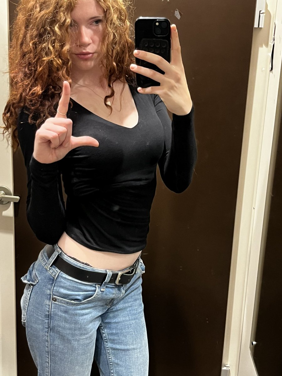onlyViktoriaaa's tweet photo. Meine DMs sind offen, antreten JETZT 💸
Ihr dürft euch JETZT bewerben mir dienen zu dürfen ALSO worauf wartest du denn noch ich will eine anständige Bewerbung sehen 
😈
#Findom #herrin #geldherrin https://t.co/oAdftEQX0D