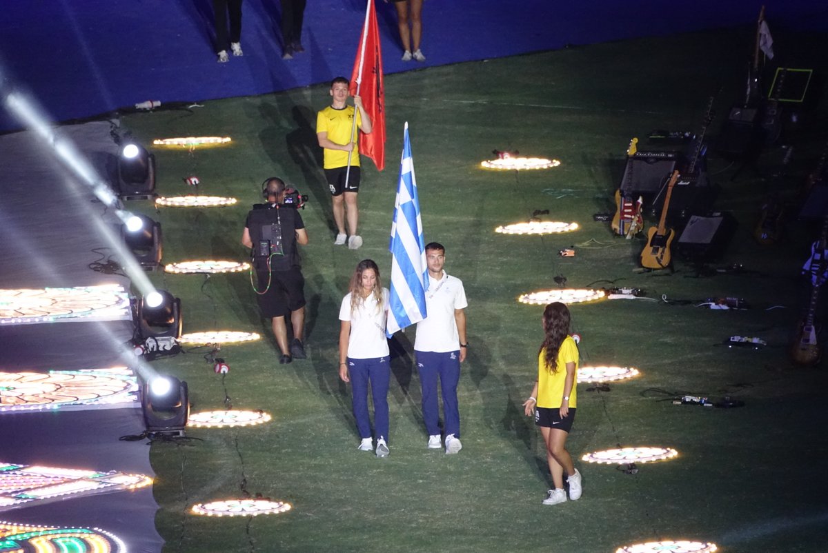 HellenicOlympic's tweet photo. 🇬🇷H Eυαγγελία Αναστασιάδου και ο Πέτρος Γκαϊδατζής, με δύο χρυσά ο καθένας στο Τάραντο, μεταφέρουν με υπερηφάνεια την ελληνική σημαία στην Τελετή Λήξης των 20ων Μεσογειακών Αγώνων.
💪Η ΔΕΗ Team Hellas των Μεσογειακών Αγώνων ολοκλήρωσε την θριαμβευτική εμφάνιση της με 71 μετάλλια. https://t.co/FHKXw3f2pH