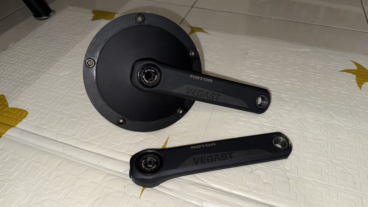 farhanwindia's tweet photo. FS : Crankarm + BB Rotor Vegast 165 mm, lecet pemakaian, drat dan bearing2 aman dan loncer 

Harga : 6 Juta Nego

Lokasi : Bogor Kota

WA : 0813-6699-8854

#fnfjb https://t.co/OG3N2Hvbrz