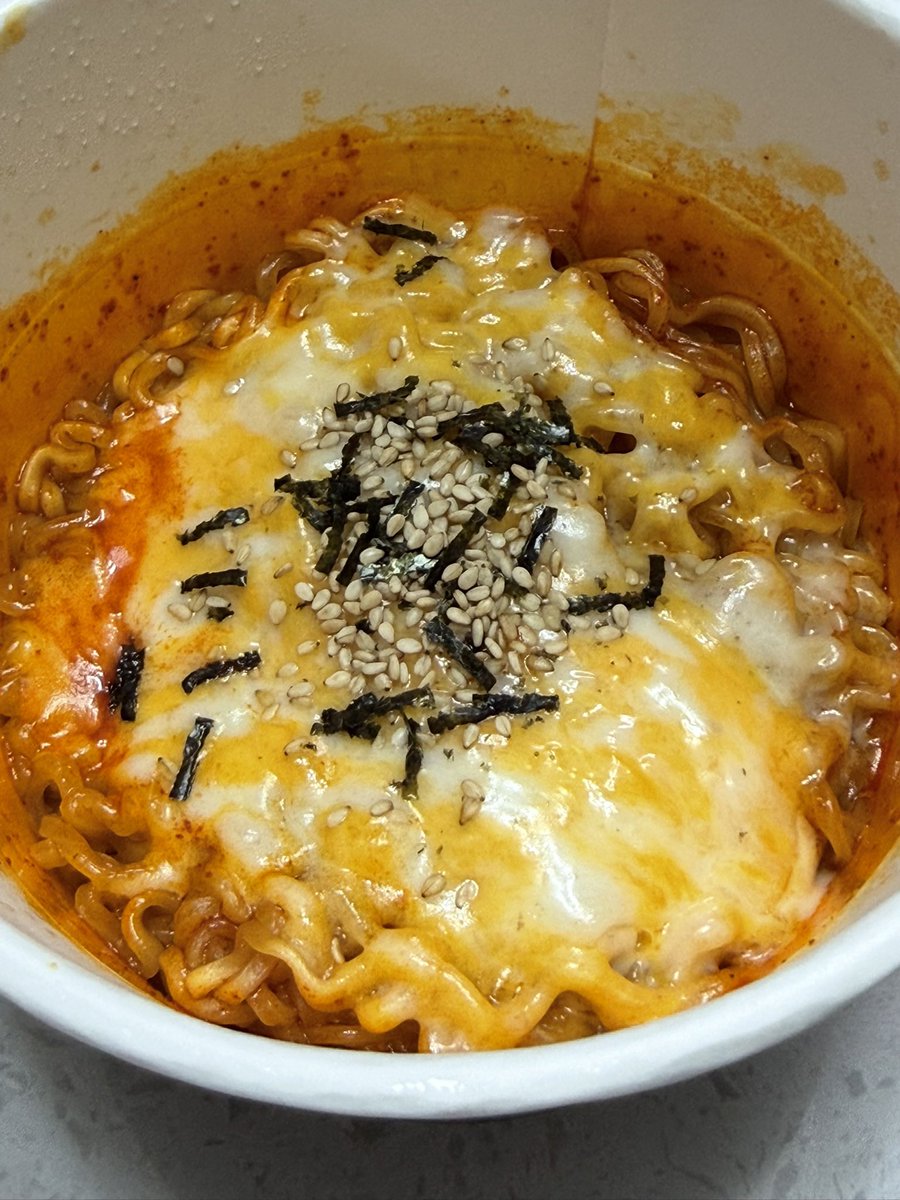 ddockddii's tweet photo. 지코바랑 꾸덕 불닭볶음면 😳 https://t.co/r1IBr7OcGK