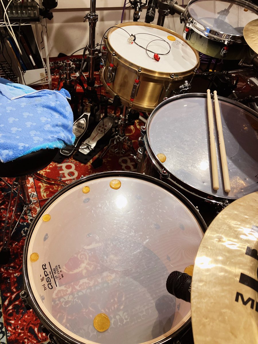 tetsuro_drum's tweet photo. レコーディング。

#TAMA #MEINL #LERNI #ASPR #fitear https://t.co/bo4wQIRayA