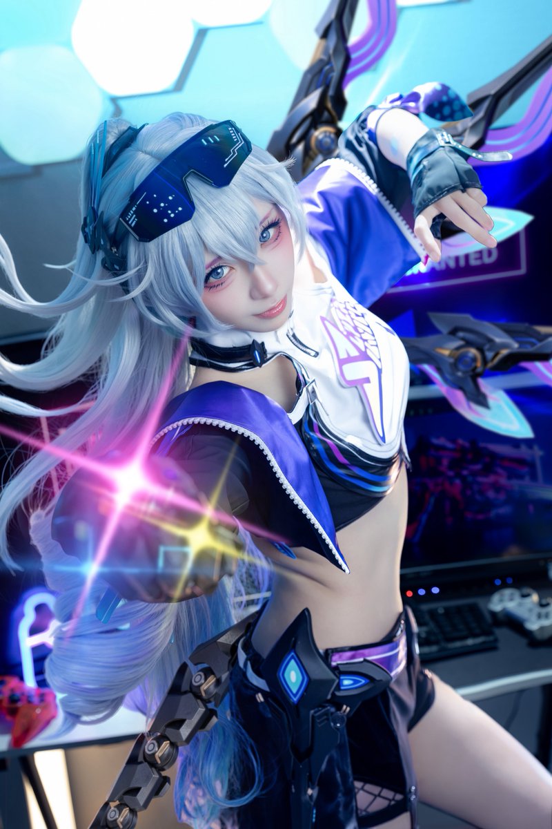 HARUKA_MYX's tweet photo. 【cosplay】
銀狼LV.999💙Silver Wolf LV.999

#スターレイル #HonkaiStarRail 
#SilverWolf https://t.co/ctFxCYWXD7