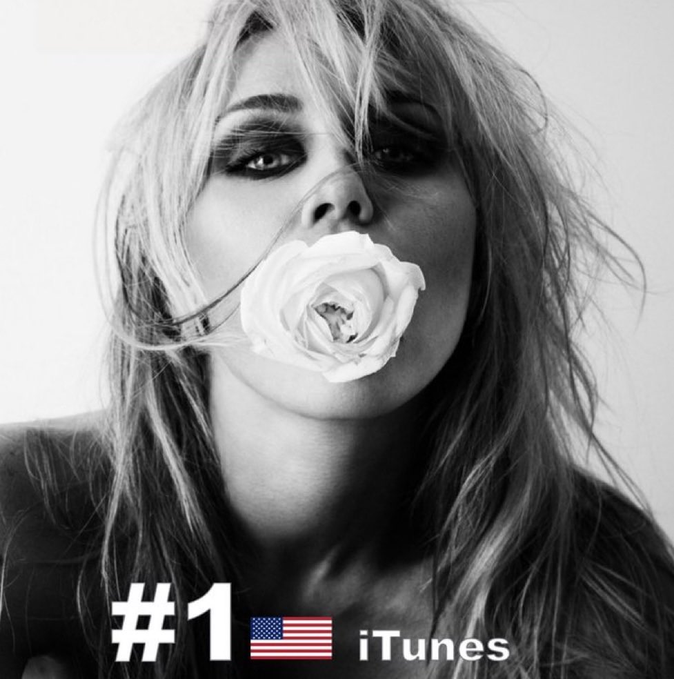 MileyCyrusBR's tweet photo. MILEY atingiu um #1 no iTunes US. Bass Persuades já é hit! https://t.co/UP4ynVeMlH