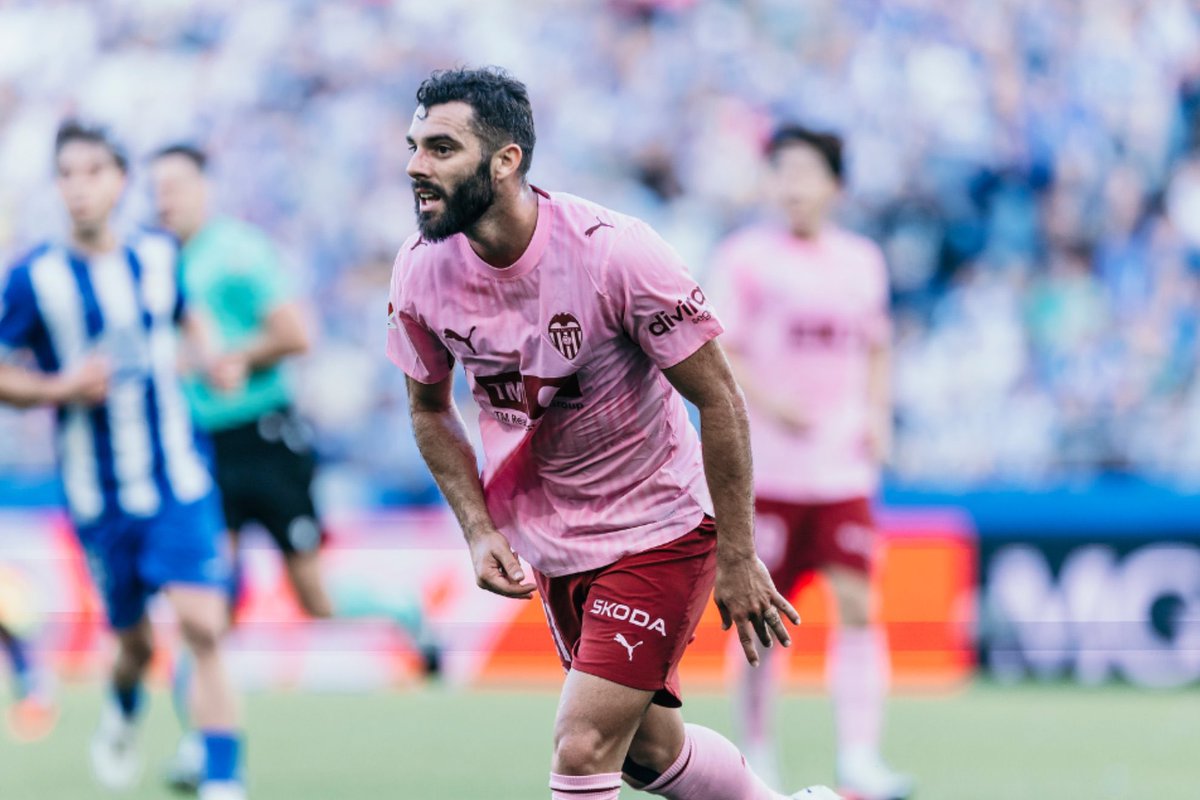 RMValencia's tweet photo. LUIS RIOJA

🎙️ @RadioMARCA 

⚽️ vs @FCBarcelona 

🥲 NO entrena por sus problemas en el tobillos y es muy complicado que pueda entrar en la convocatoria 

✌🏻 Van Oevelen, Maffeo y Foulquier completan el entrenamiento 

📻 Más info a partir de las 13:00 #directomarcavalencia https://t.co/UTEBalkwN7