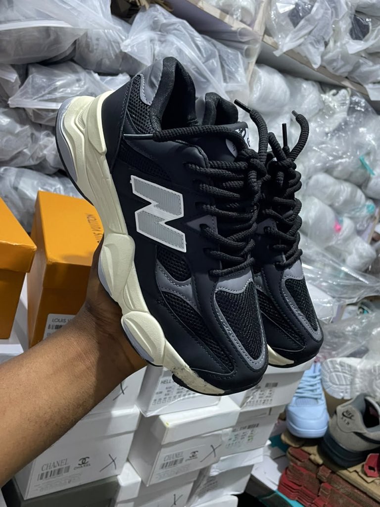 Justadeola_a's tweet photo. Your next favorite sneakers just landed 👟🔥

Clean, stylish &amp; easy to pair with almost any outfit.

💰 Price: ₦18k
📏 Sizes: 36-43
📍 Location: Ibadan
🚚 Delivery available

DM me to order or ask questions. 🛍️✨ https://t.co/Zv98kj3t95