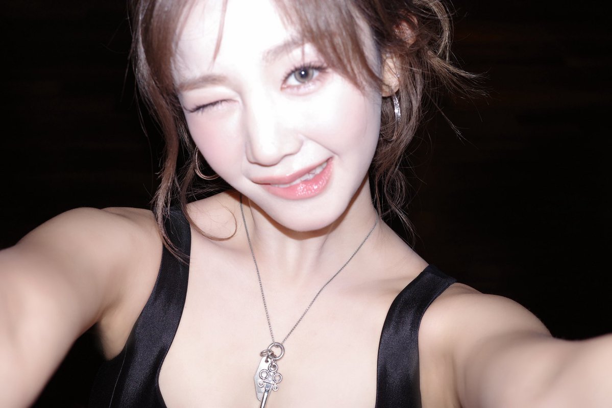 picbaemon's tweet photo. PHARITA WEVERSE UPDATE https://t.co/4DvaWgUisu