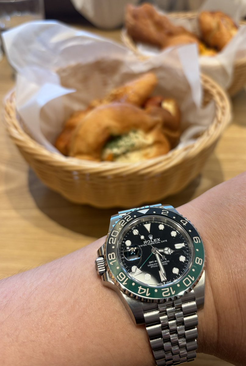 omugiartx's tweet photo. パン食べ放題
いっぱい食べれそうで、そんなに食べれないですよね🍞

#ロレックス 
#Rolex https://t.co/r7Z3D8hJvO