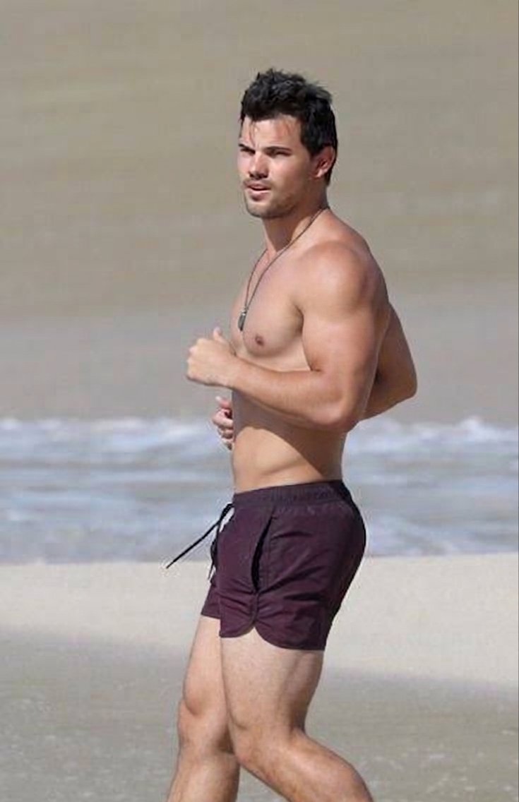 Emmanue09602758's tweet photo. Taylor Lautner soaking up the Malibu sunshine and naturally stealing the spotlight. https://t.co/UXPETNd9Tp