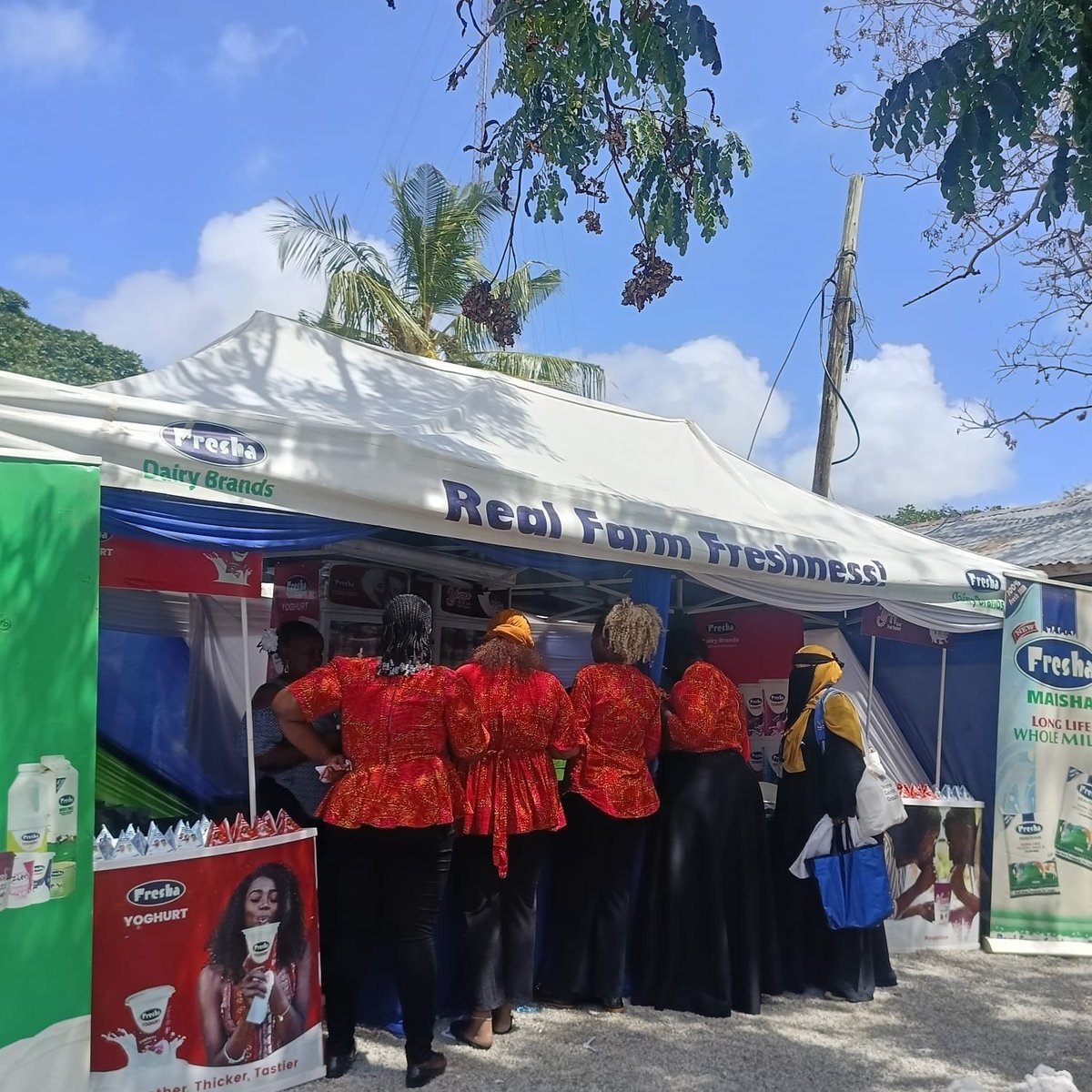 freshabrands's tweet photo. 🗣Day 3 | A.S.K Mombasa International Show!👌

✅️ Come visit our stand for delicious Fresha &amp; Zito products!😋

📍Jomo Kenyatta Showground, Mkomani 

#FreshaDairyBrands #RealFarmFreshness #ASKMombasaShow https://t.co/Xq0hTrnoJm
