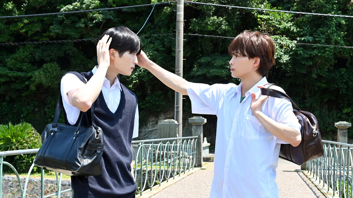 eiga_natalie's tweet photo. 草川直弥×知念英和「青と碧」新キャストは宮澤佑、青山凌大、鶴嶋乃愛、藤本ばんび（コメントあり）

青の寝ぐせに触れようとする碧の新写真も
https://t.co/tKugld6Xvl

#ドラマ青と碧 https://t.co/UOQ2SgqyHO