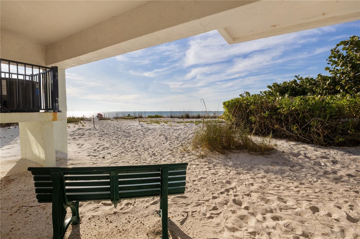 AMILifeRealtor's tweet photo. 🌊 PRICE DROP ALERT! NOW $785,000! 🏖️Wake up to the sound of the waves at this beautifully situated Gulf-front condo community in Holmes Beach! 🏝️2 BD | 2 BA 📐 1,236 Sq. Ft.📍 5608 Gulf Drive #104, Holmes Beach MLS # A4679030  https://t.co/6gJKgXdf9S https://t.co/5XzThWyH7y