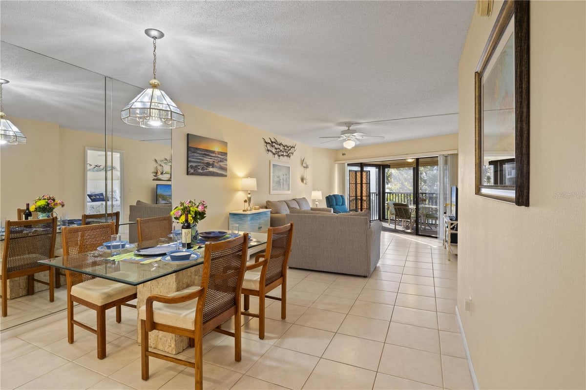 AMILifeRealtor's tweet photo. 🌊 PRICE DROP ALERT! NOW $785,000! 🏖️Wake up to the sound of the waves at this beautifully situated Gulf-front condo community in Holmes Beach! 🏝️2 BD | 2 BA 📐 1,236 Sq. Ft.📍 5608 Gulf Drive #104, Holmes Beach MLS # A4679030  https://t.co/6gJKgXdf9S https://t.co/5XzThWyH7y