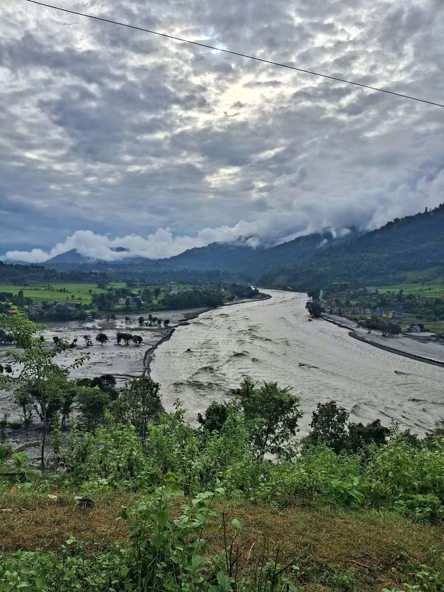 RimalRajit's tweet photo. #nuwakotrasuwafloods
#Trishuliriverfloods
#sirkhali
#bidur03
#nuwakot https://t.co/wYnP41F86L