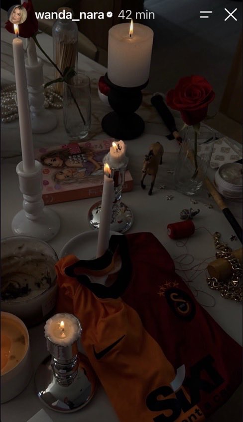 porqueTTarg's tweet photo. "Brujería"

Por estos polémicos posteos de Wanda Nara con una camiseta del Galatasaray. https://t.co/zp7WTozGb5