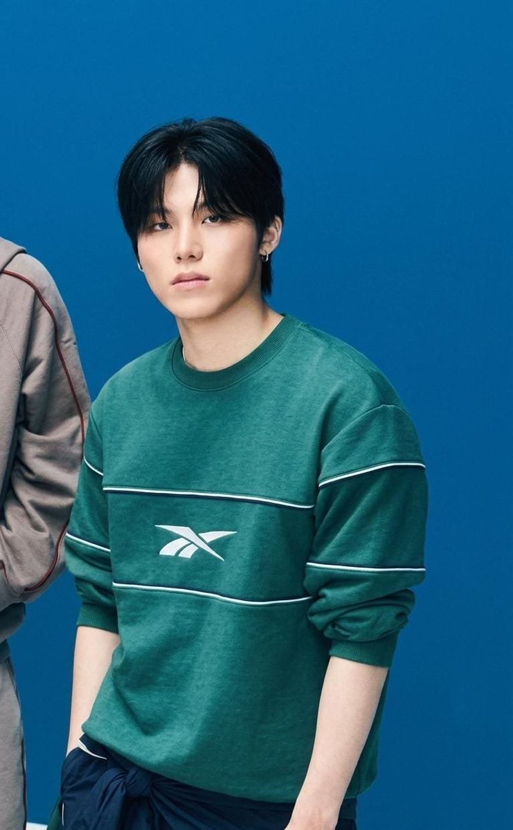 noapjw's tweet photo. jeongwoo dengan warna favoritnya💚 https://t.co/Y5RT39vxDx
