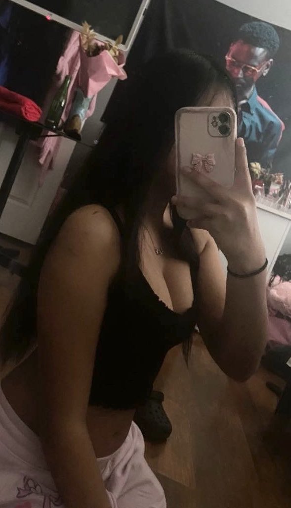 mariipew's tweet photo. im crine why did my tits deflate https://t.co/Jp3RFrVOiJ