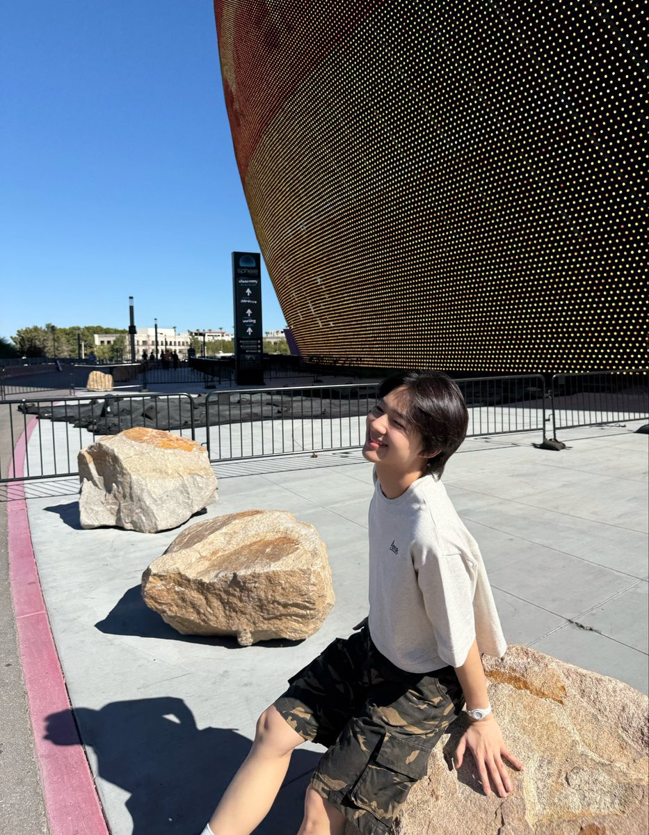 CwrNew's tweet photo. 24 hours in Vegas 🪩 🎭
#NuNew https://t.co/OM6Buy82E0