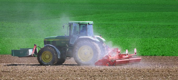AragonCSIC's tweet photo. 🌱📊 ¿Te interesa la agricultura 4.0?  

🔬Participa en la jornada “Big Data y la nueva revolución agrícola”, promovida por ARAID y la Estación Experimental de Aula Dei (@EEAD_CSIC), en la que participarán ponentes de reconocido prestigio nacional e internacional https://t.co/0RT7kkiVkc