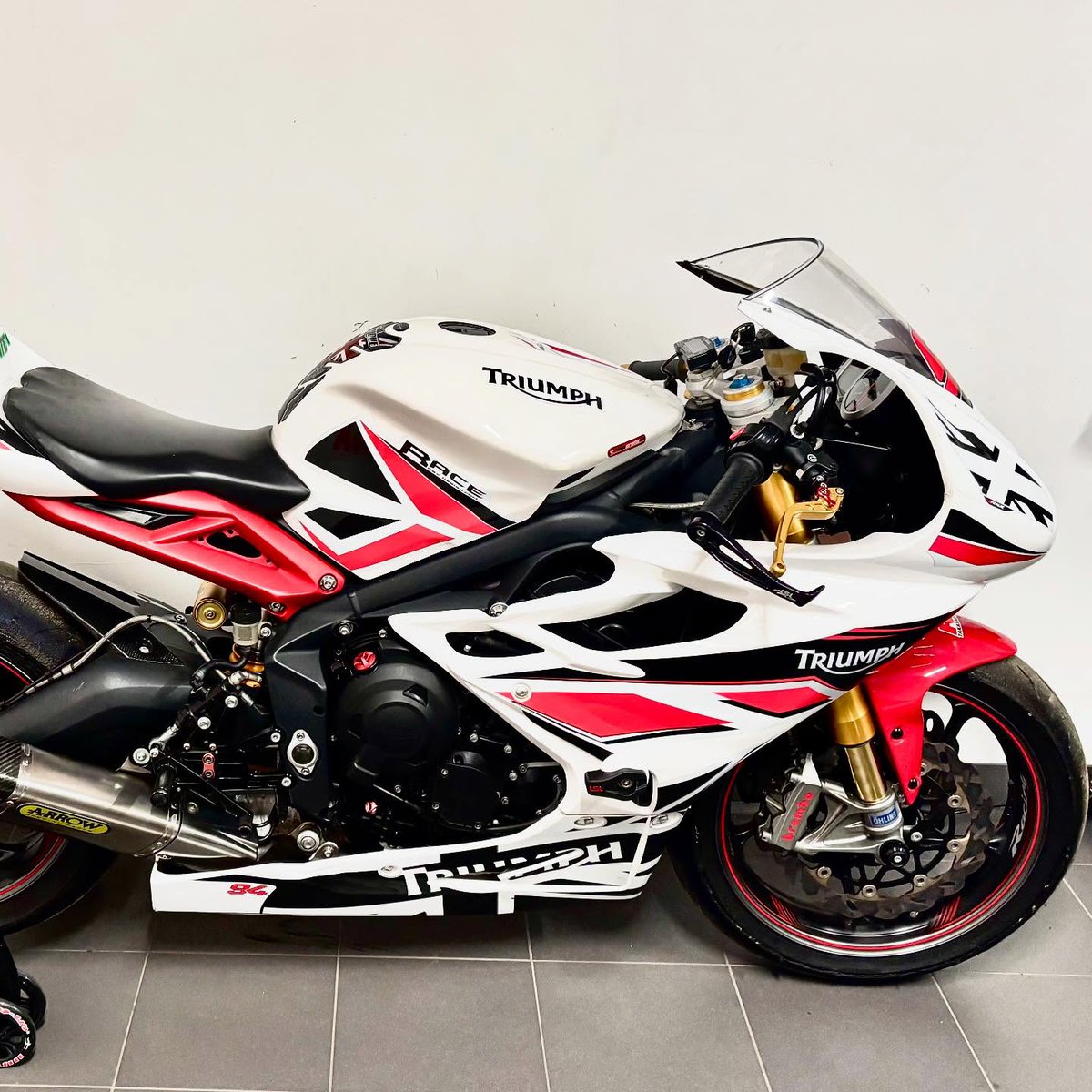 EmmaCooperprxr's tweet photo. Here it is: my Daytona 675R! https://t.co/gElOPFLCbF