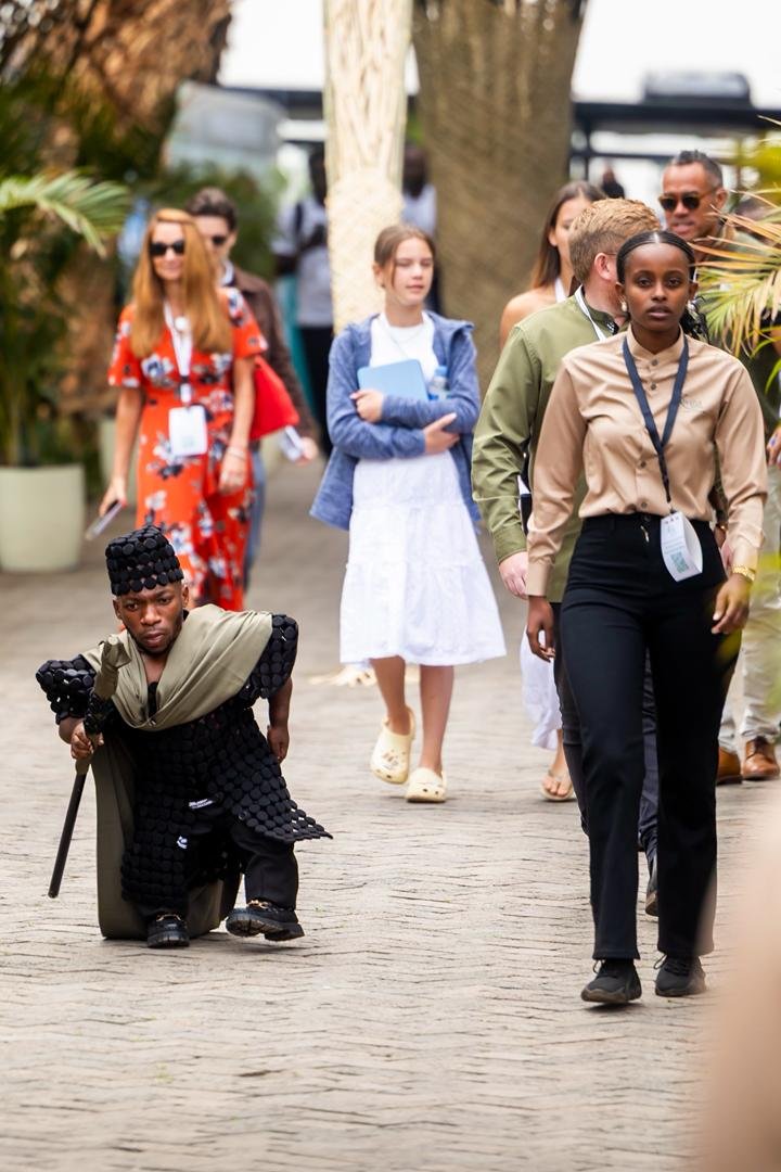 eric_turin3740's tweet photo. At #KwitaIzina21, Rwanda celebrates conservation, culture, and community, with content creator @Ashton__Small and artist @Israelmbony joining guests in honoring mountain gorillas and supporting efforts to protect wildlife and their natural habitat. 🦍🇷🇼🌿💚
@RDBrwanda @RwandaGov https://t.co/MCqd4KW3mp