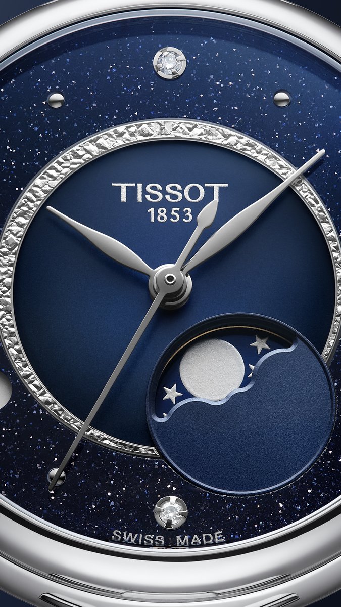 MinutaCZ's tweet photo. Dva ciferníky.
Jedno nebeské kouzlo. 

Temně modrý jako noční obloha.
Perleťový jako měsíční záře.

Tissot Désir Moonphase

Který je víc váš styl? https://t.co/xZoIvH6izm