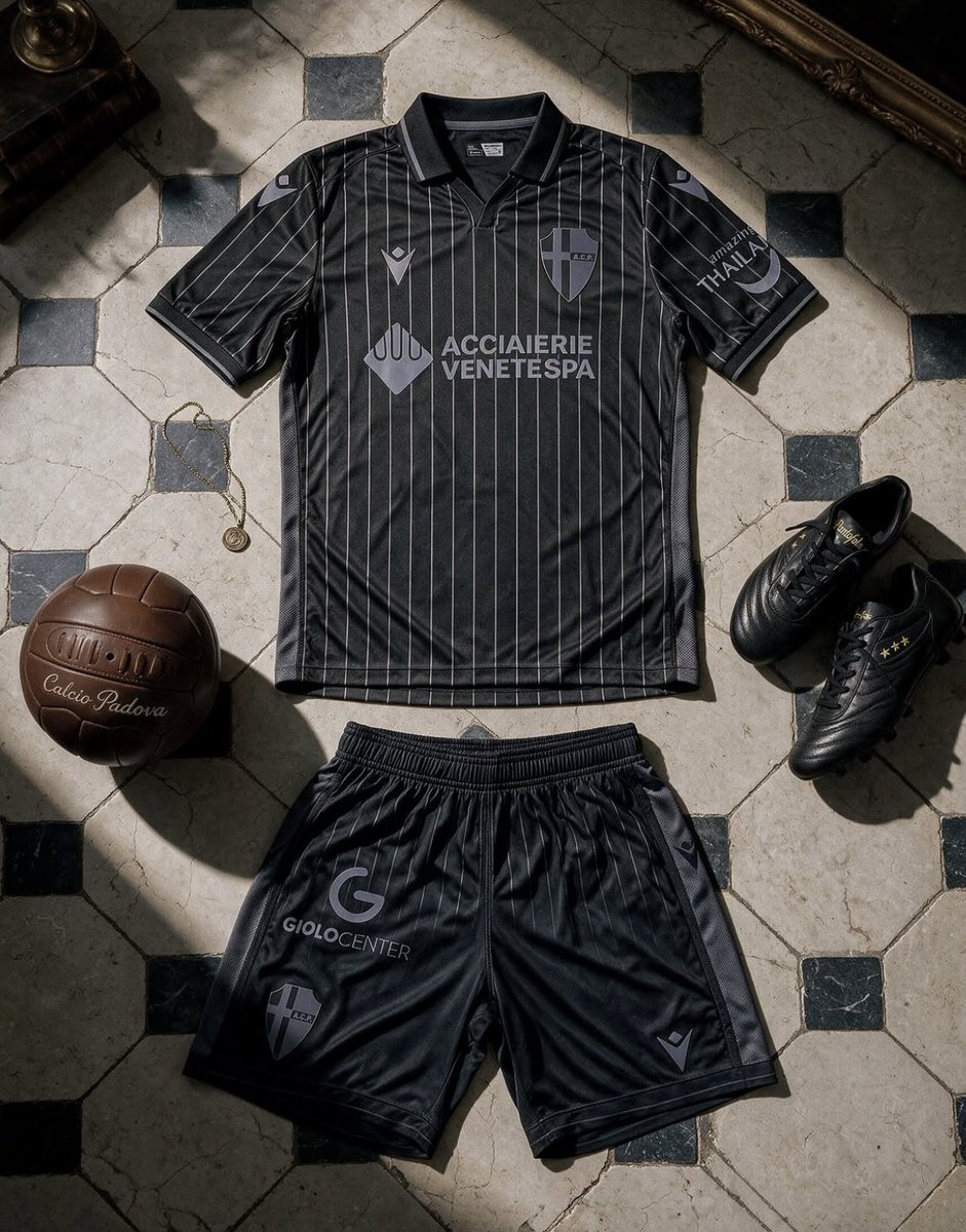 CalcioEngland's tweet photo. 🔥 Padova 26/27 Third shirt

Now this is something I can get behind! https://t.co/Ua5mnAmUki