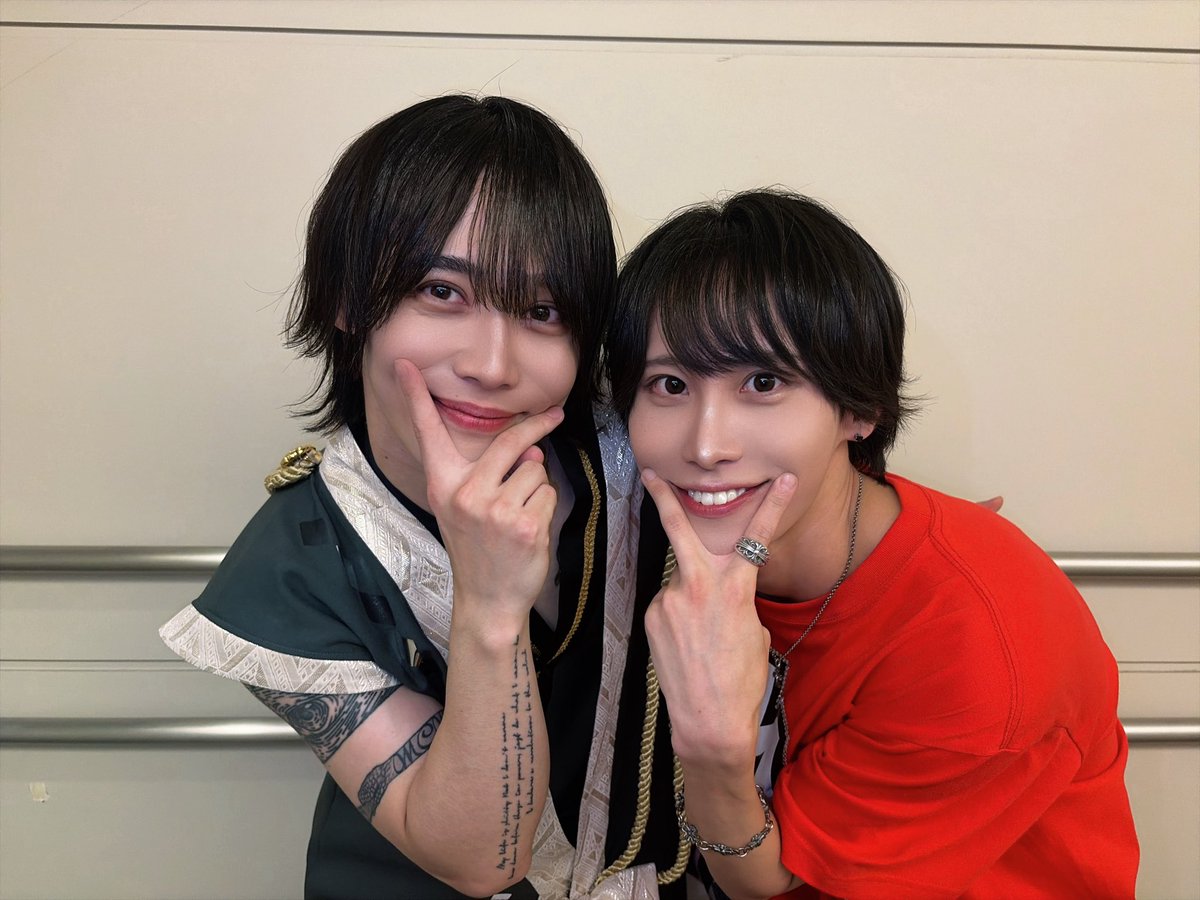 reo_mrgr's tweet photo. 大好きな推しメンゆらくんとお写真撮っていただけましたー！🩷✨

徒花さんの時から夢喰さん、DTBさんも全部すきでゆらくんの踊り方、綺麗なターンもお顔も声もキャラクターも全部すきです！
めちゃくちゃ気さくにお話してくださってお褒めの言葉もいただき光栄すぎてずっとバクバクしてました！❤️‍🔥 https://t.co/i2dlWjrd3A