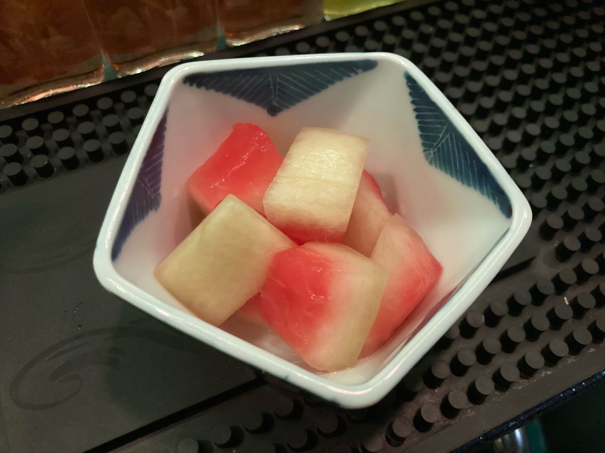 wana0206's tweet photo. スイカのお漬物にハマって作りすぎちゃったから伊万里に持ってきたよ〜🍉
珍しく二日酔いで死にそう😇
吐きすぎて喉が終わっている😞
でもとっても楽しかったんだ〜！！はぴ https://t.co/45ZAbUNxDx