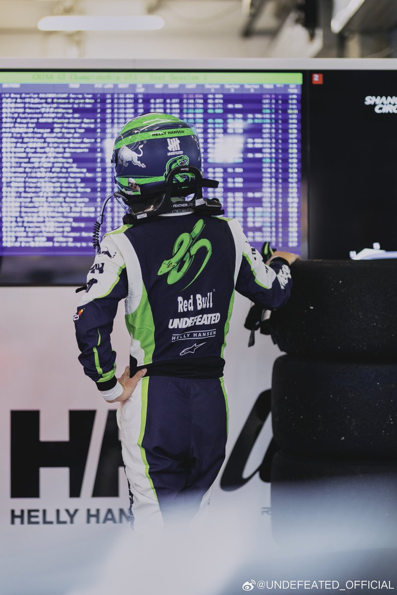 midori3740's tweet photo. 画像💚

#王一博  #WangYibo
#85RACING 
©️UNDEFEATED_OFFICIAL
https://t.co/W9OlqHmkKX https://t.co/xQUZ8OKRk8