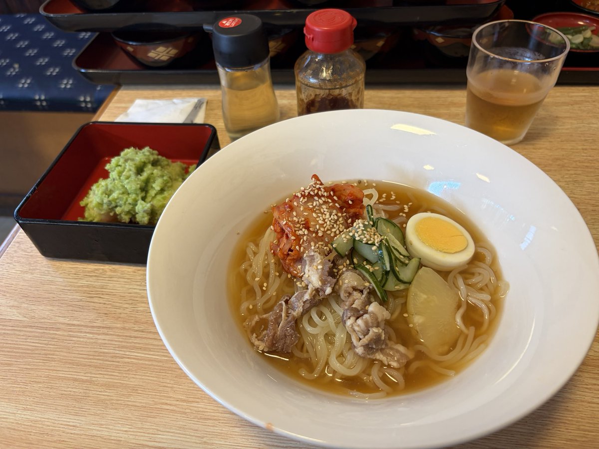 izumio3's tweet photo. @_mami01_ 平泉で平泉式（？かぽかぽ足されないで並んでるやつ）は旦那が食べましたよ！私は盛岡冷麺。 https://t.co/5JXWGccIMN